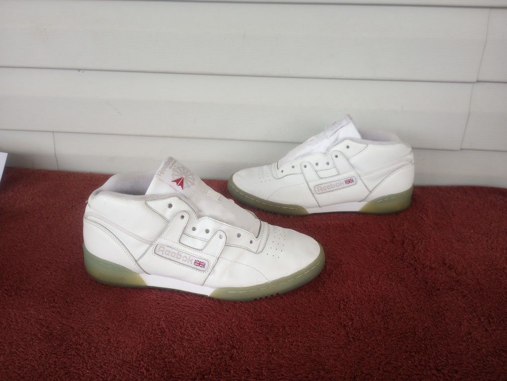 Men's Reebok classic shoes size 9.5