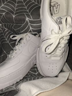 Women's Air Force One Low pixel triple white 3D cubic branding on heel