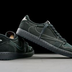 Travis Scott Jordan 1 Retro Low Black Phantom