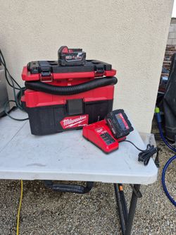 Milwaukee M18 Fuel Wet/Dry Vacuum with Battery and Charger