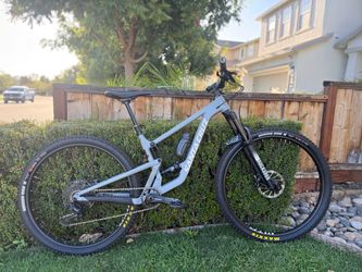 - Santa Cruz Hightower AL D - Smoke Grey and Ivory / MD