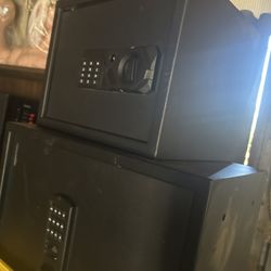 Yard Sale 1002 E 8th St 