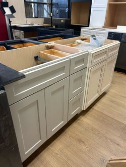 💥 Bathroom Vanity Sale – Shaker Cabinets – Must Go 💥