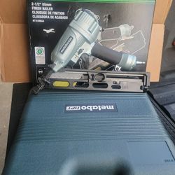 METABO HPT 2-1/2-IN 15-DEGREE PNEUMATIC ANGLED FINISH NAILER 