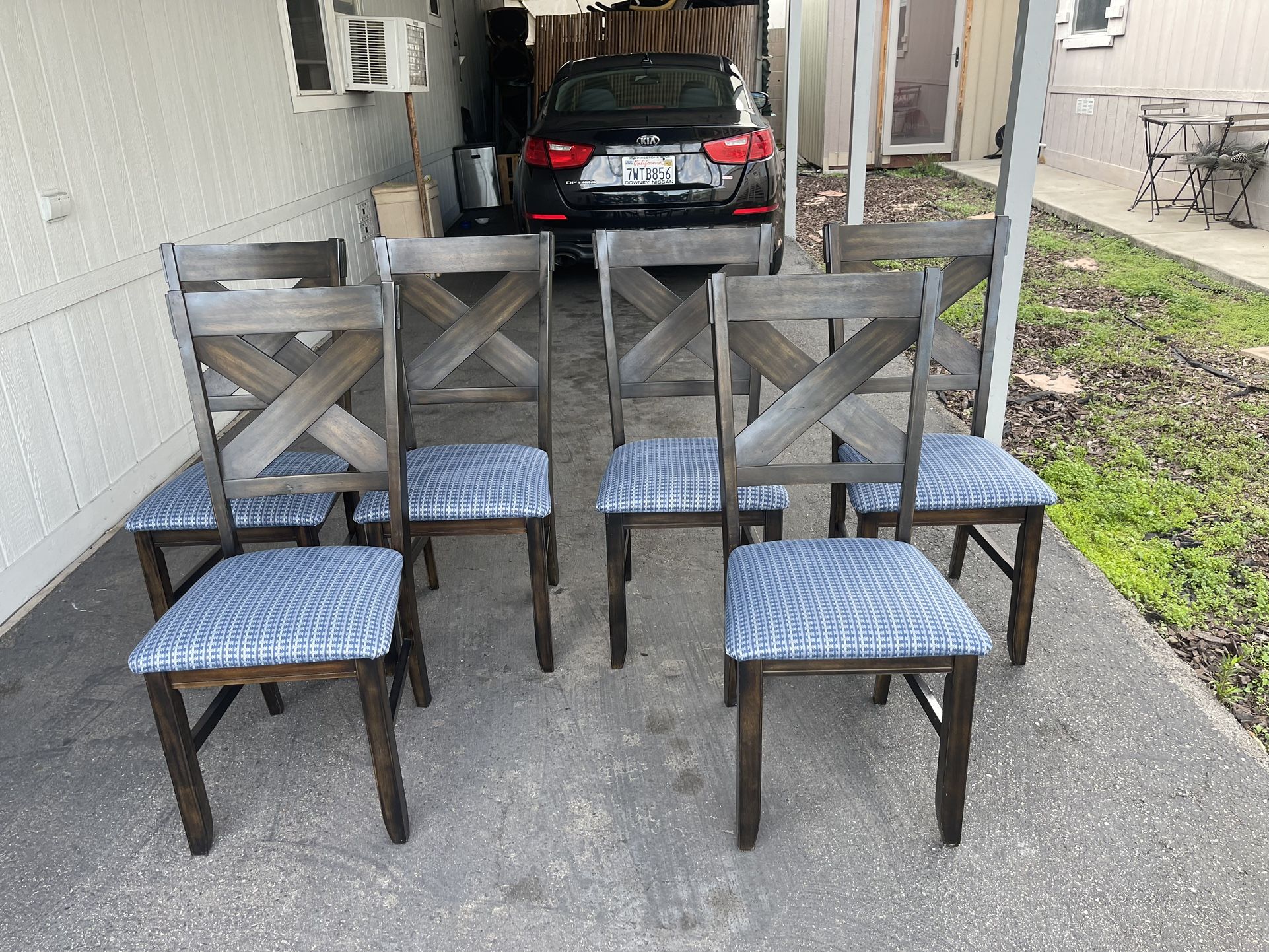 Vendo 6 Sillas 🪑 Recién Tapizadas Casi Nuevas