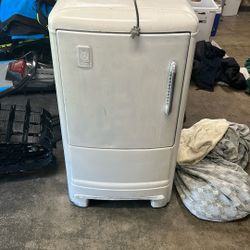 Old Refrigerator ( Kinda Cool)