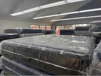 KING SIZE SIMMONS BEAUTYREST BLACK SERIES 1 (MEDIUM) PILLOW TOP MATTRESS & BOX SPRINGS BED SET