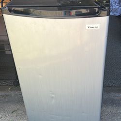 Magic Chef Mini fridge 
