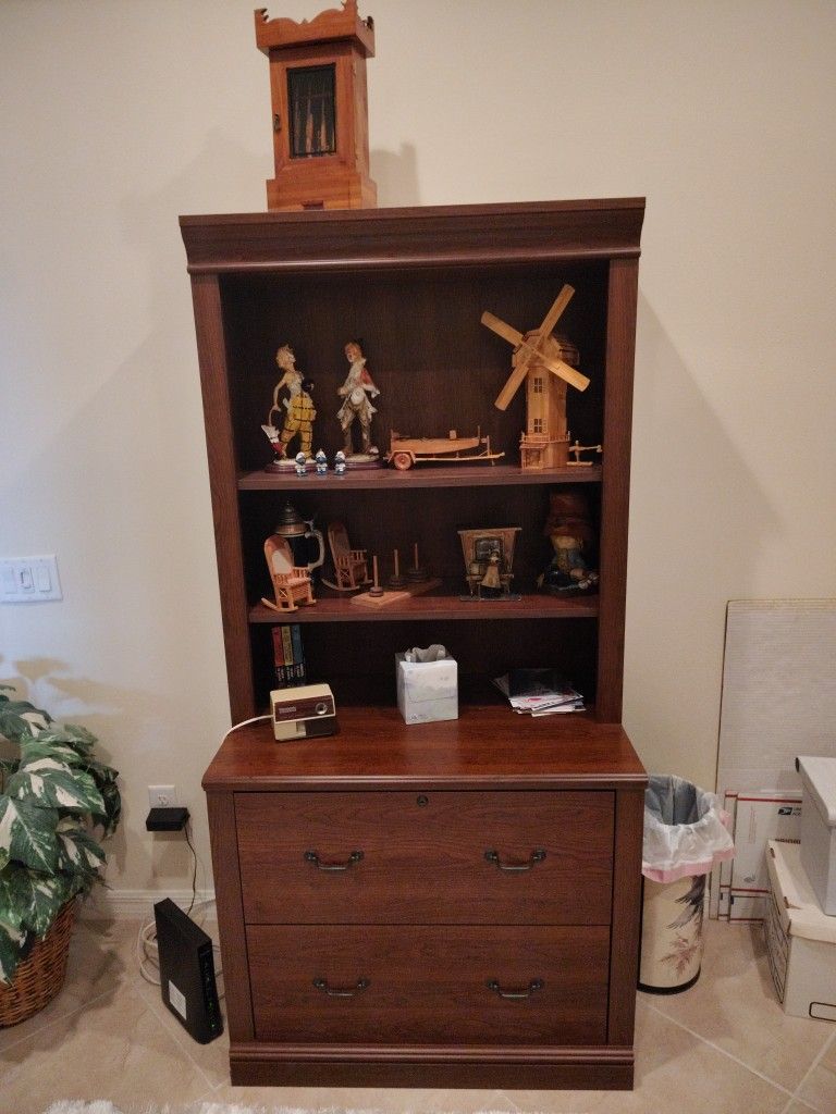 Hutch/storage Cabinet