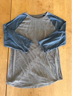Public Opinion Baseball Sleeves T-shirt Men’s Large in good condition.