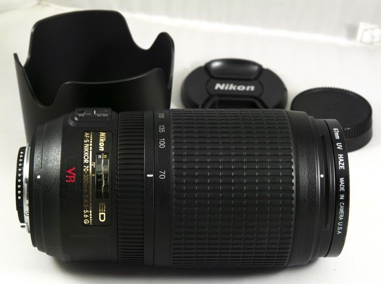 AF-S VR Zoom-Nikkor 70-300mm f/4.5-5.6G IF-ED lens,