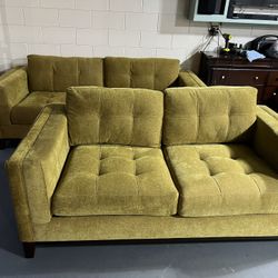 FOR SALE! Living Room Set