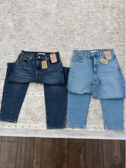 LEVI’S Women’s High- Rise MOM Jeans size 28/29