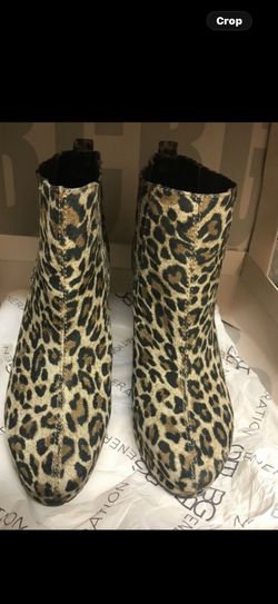 BOOTS BCBG BRAND NEW SIZE 7,5. 