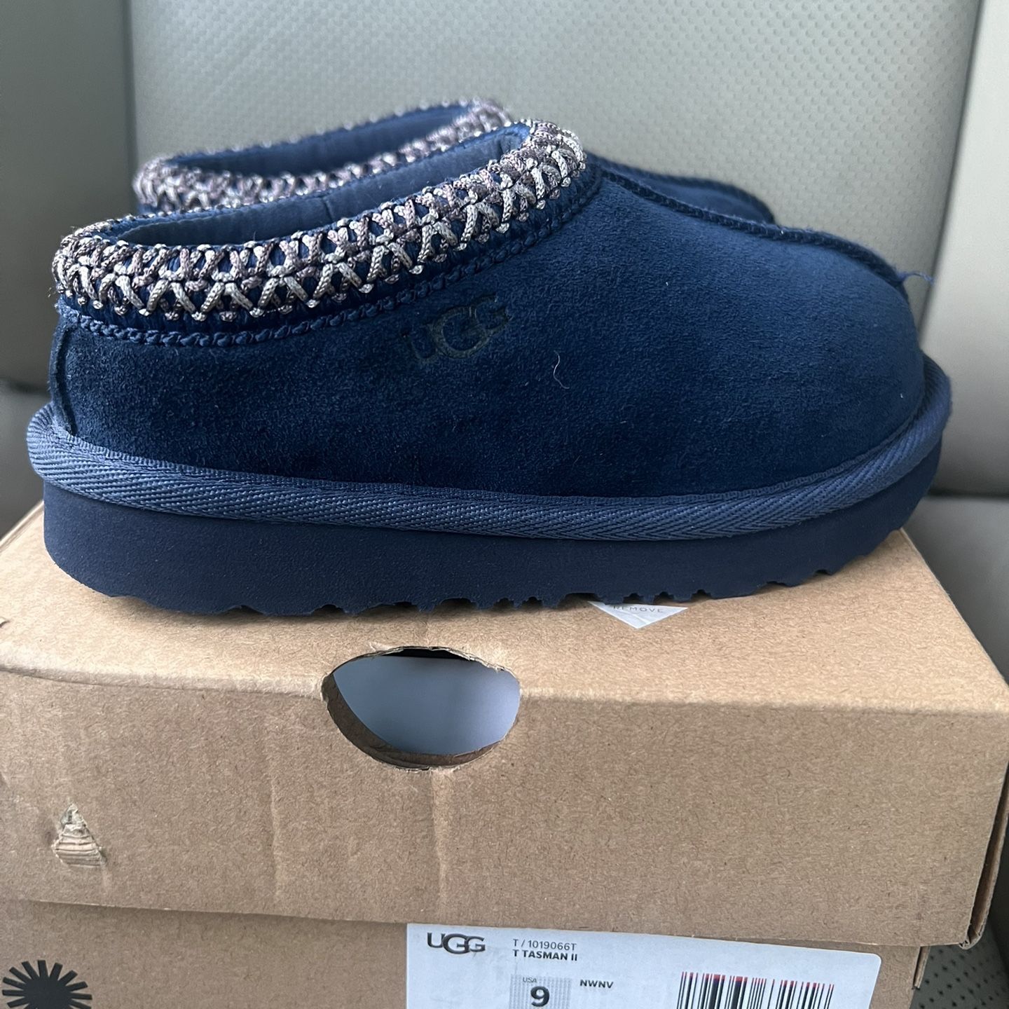 Ugg Slippers 9c 