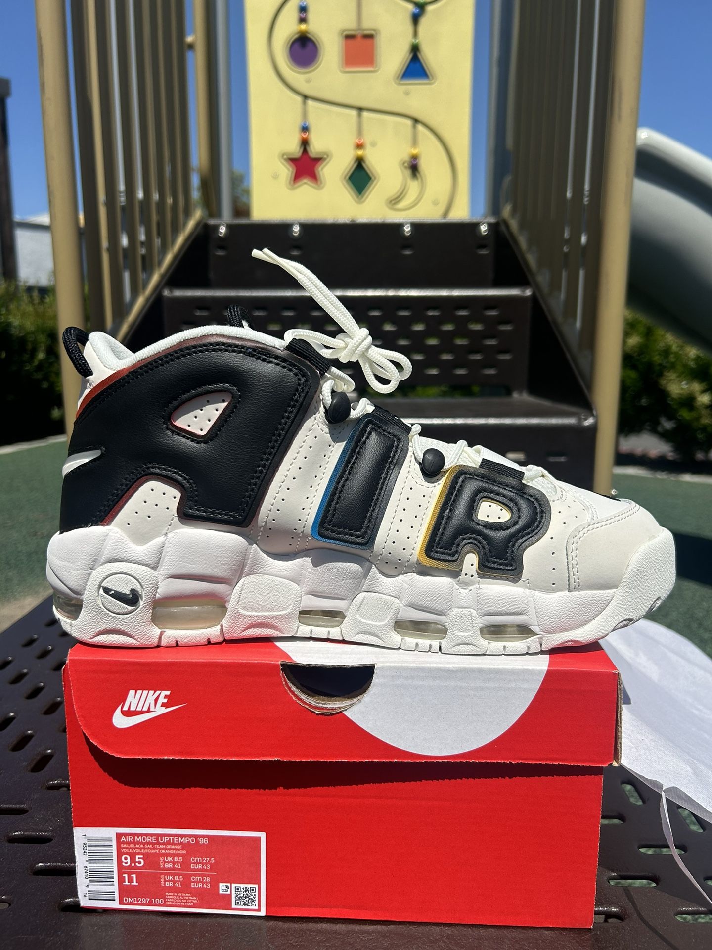 Ds Nike Air More Uptempo Size 9.5 Ds Nike Air More Uptempo Size 9.5
