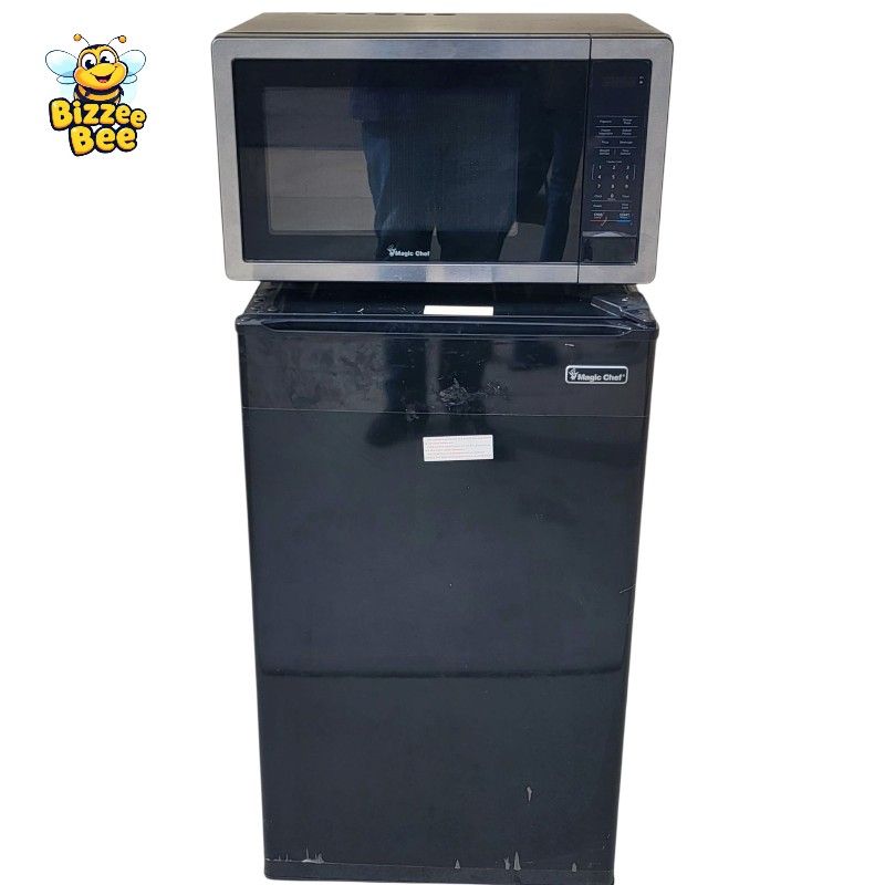🥡 Dorm Room Magic Chef Mini Refrigerator with Freezer Section and Microwave Set