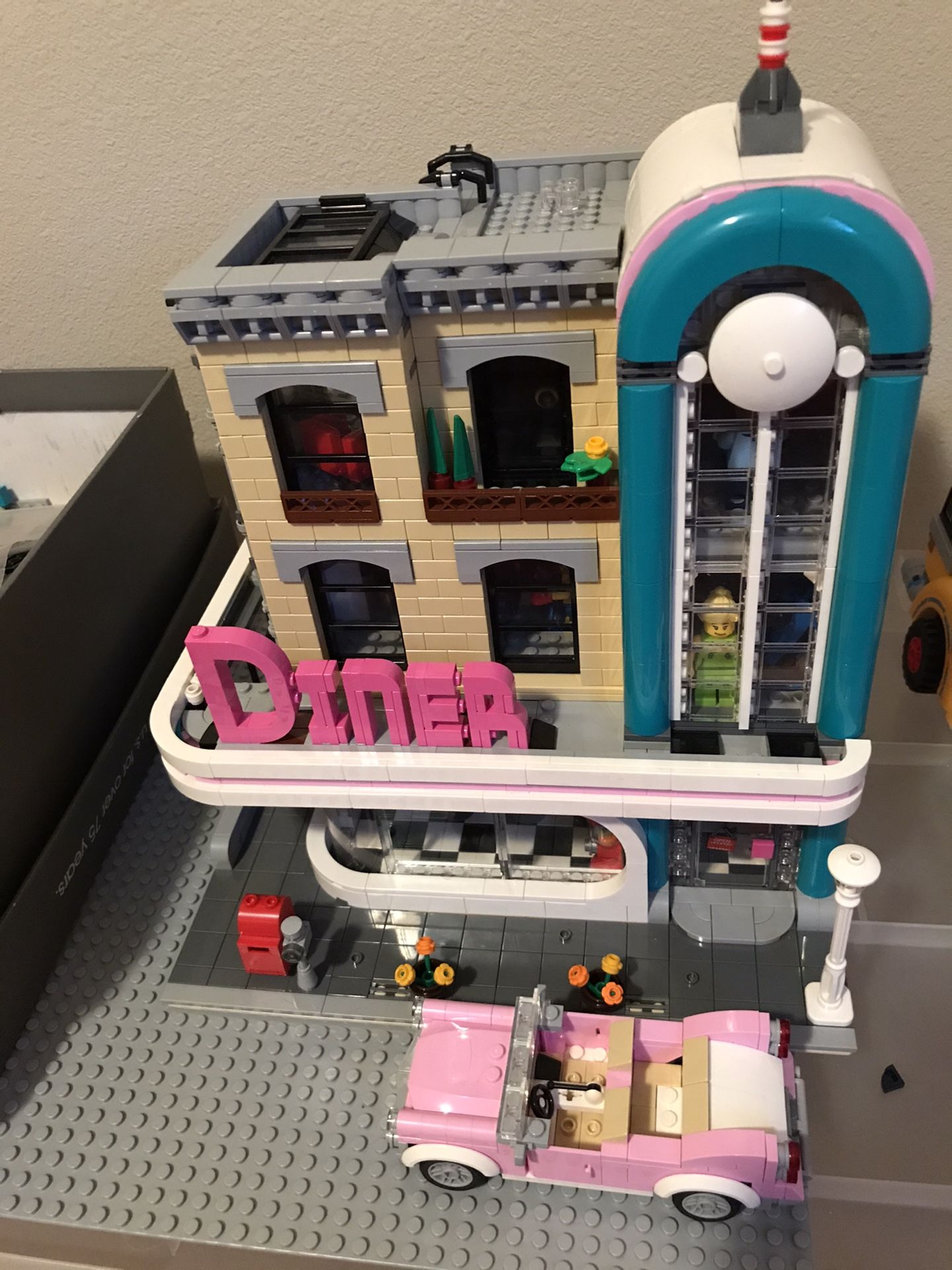 LEGO downtown diner