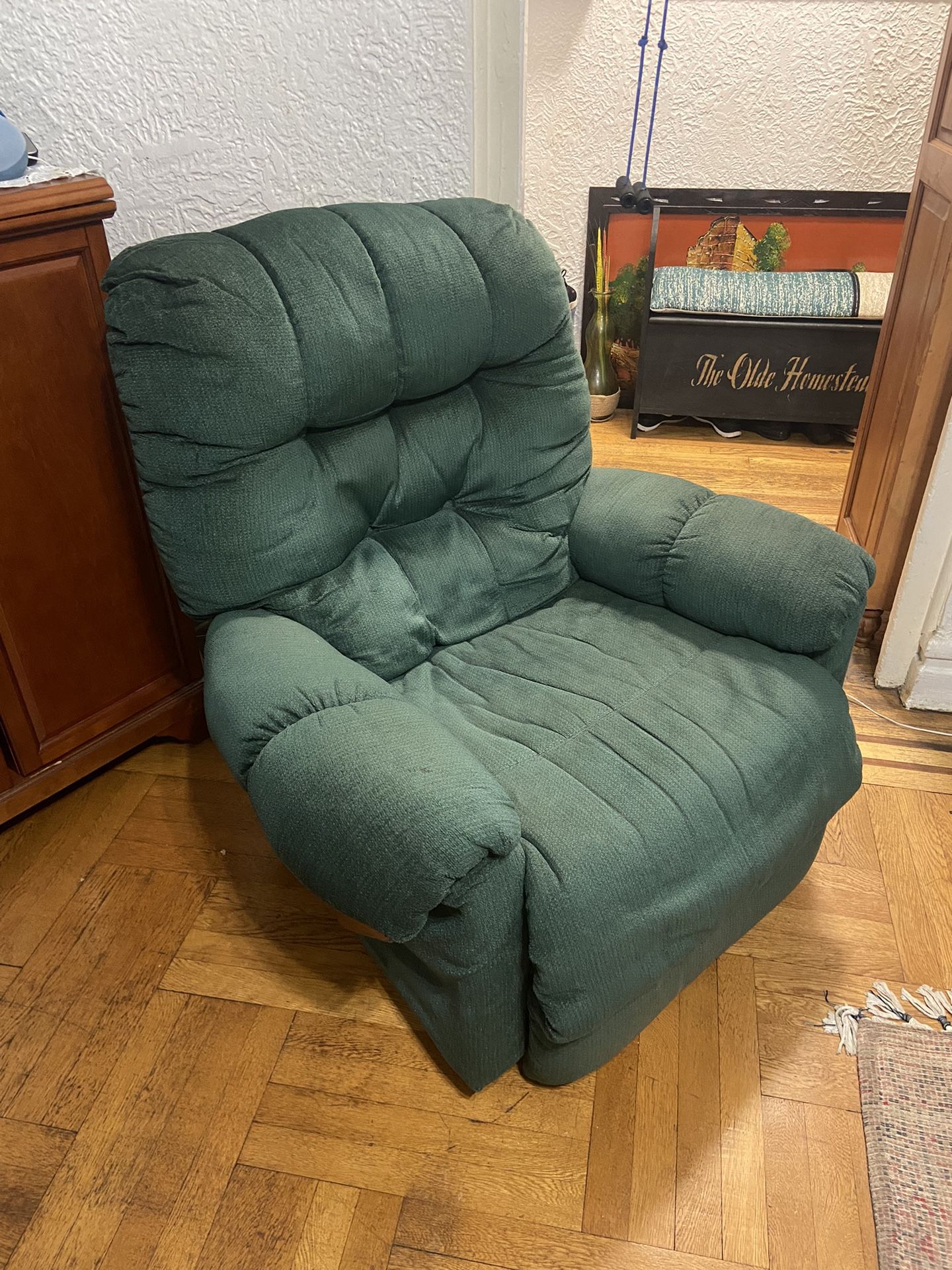 Wall Hugger Recliner Chair