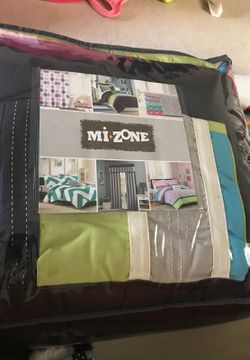 Twin comforter bedding set