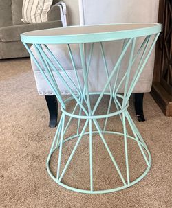 Modern Round Accent Side Table – Mint Green Metal Base