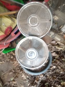 Mustang hubcaps
