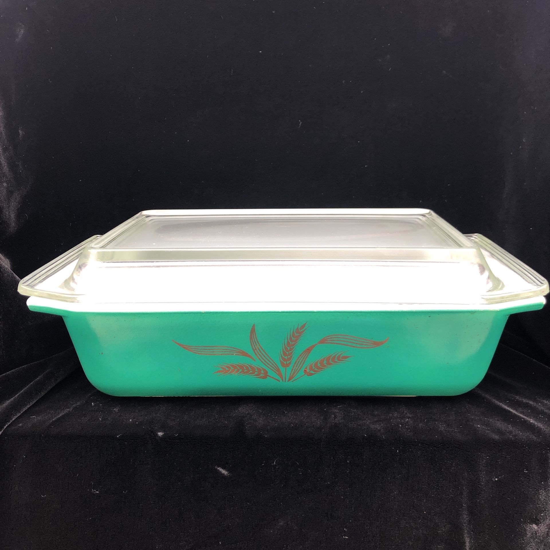 Vintage Promotional Pyrex Green Wheat Space-Saver Casserole with Lid  575-B 2 qt.