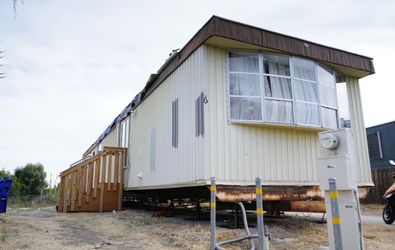 Mobile home trailer