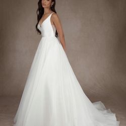 Vestido De Novia Con Velo Y Buquet Size 4