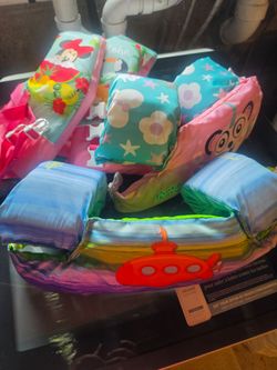 Puddle  jumper and kids swimming vest