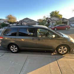 2012 Toyota Sienna