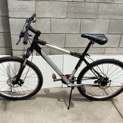 26” Mountain North Rock Disc Braks Bike For Mens 8 Speeds Good Condition $145