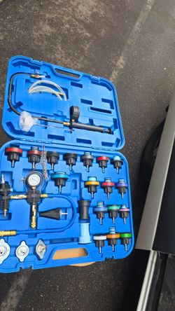 Universal Cooling System Radiator Pressure Tester Leak Detector Gasket Test Kit