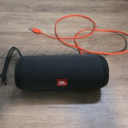 JBL Flip 3 Splashproof Portable Bluetooth Speaker