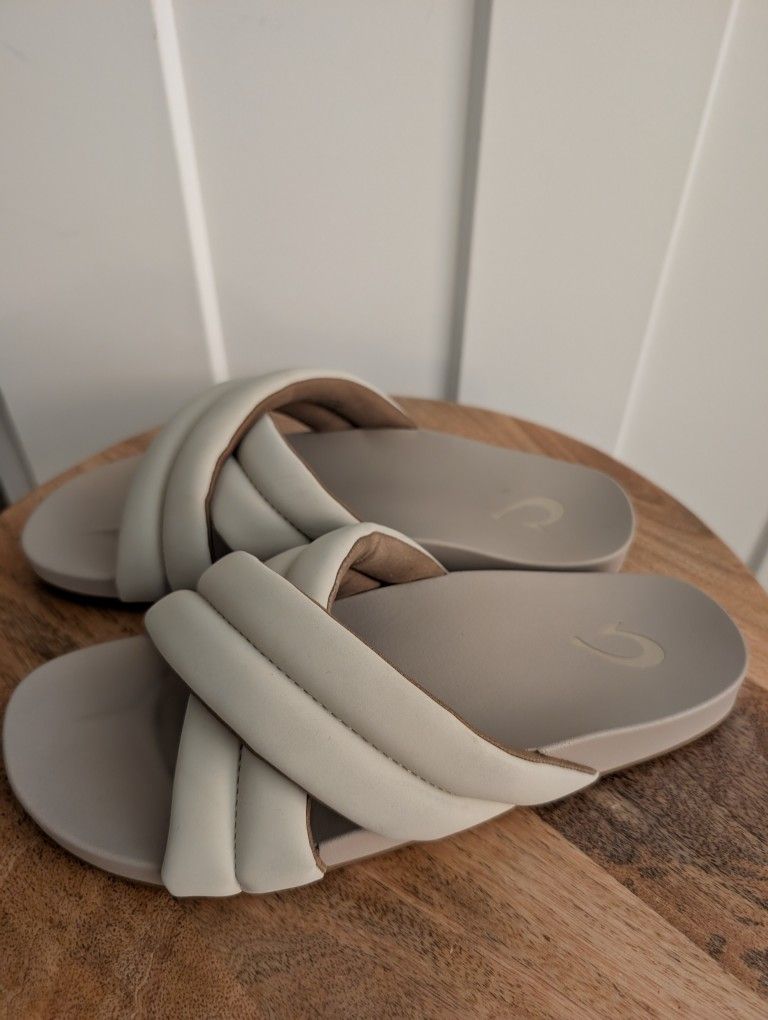 Basically New OluKai Sandals