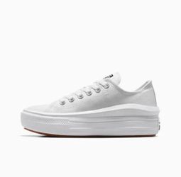 White Converse Chuck Taylor All Star Move low-top sneakers feature a distinctively thick, lightweigh