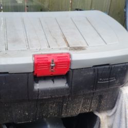 Rubbermaid Storage Bin