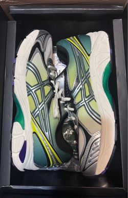 GREEN GOBLIN ASICS SZ 9.5  GREAT CONDITION