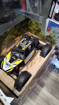 RC electric rock crawler with front and rear steering 1/18 scale 4x4 brand new