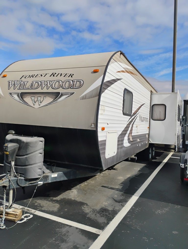 One Owner 2016 Wildwood 27 Ft With Super Slide Out