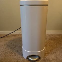 Munchkin Step Diaper Pail