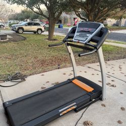 *Free Delivery* Selling Proform Treadmill