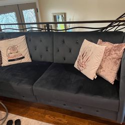 Couch/sofa/futon 