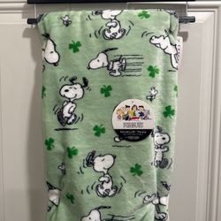 SNOOPY/Peanuts St. Patricks Throw 60x70 