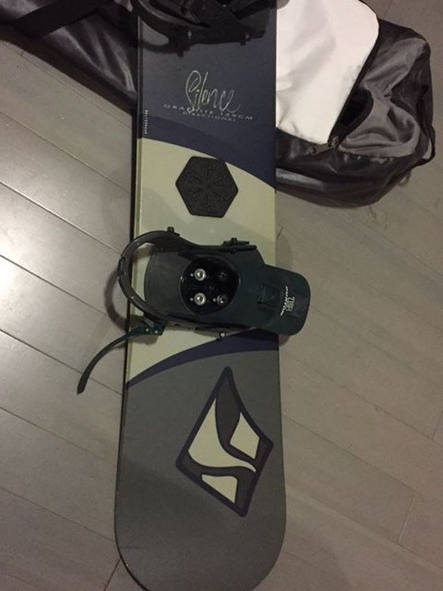 silence 159cm snowboard (broken bindings)