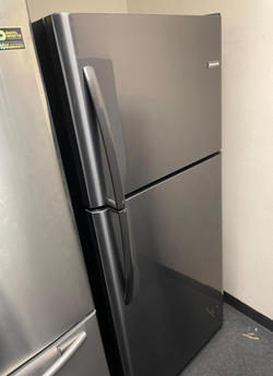 Frigidaire Top Mount Refrigerator Black - Efficient