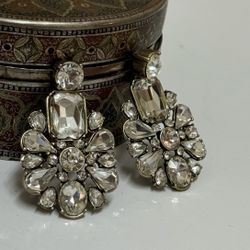 BANANA REPUBLIC SILVER RHINESTONES BANGLE, NWOT