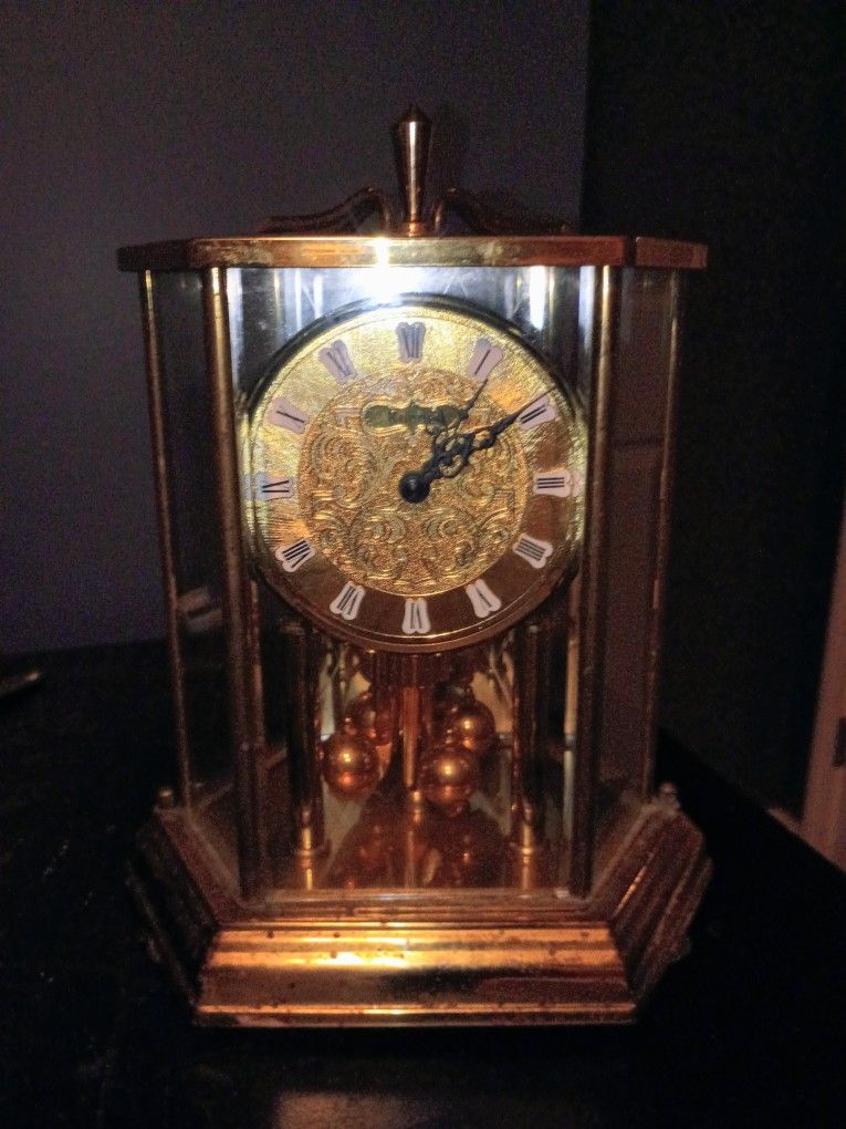 Kundo Mantle Clock