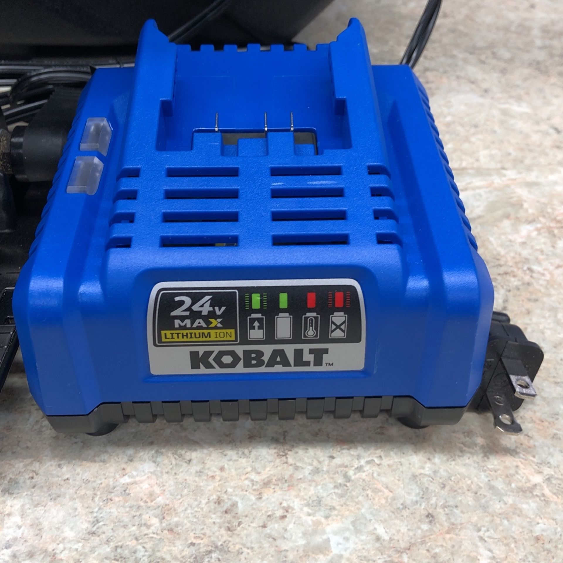 Kobalt XTR 24 Volt 7 1/4” Brushless Cordless Circular Saw With 1 4AH Battery Charger Case