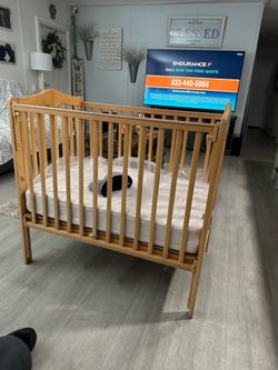 Portable Folding Crib w/Mattress